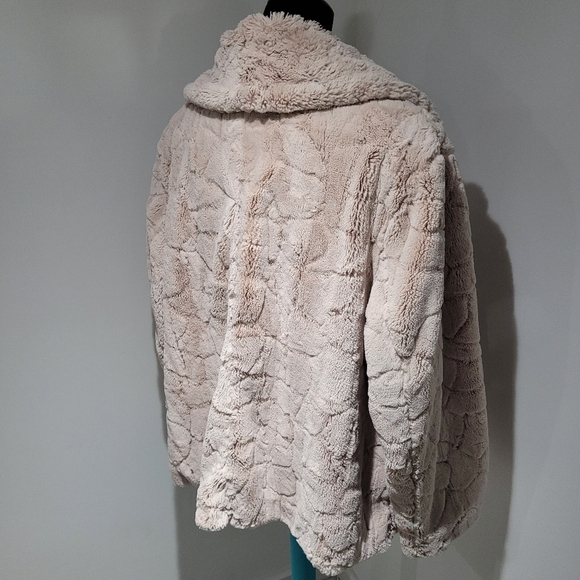 Novelti Women's Oversized Faux Fur Jacket 20 Cream Cruelty Free Cozy Maximalist - Picture 8 of 10